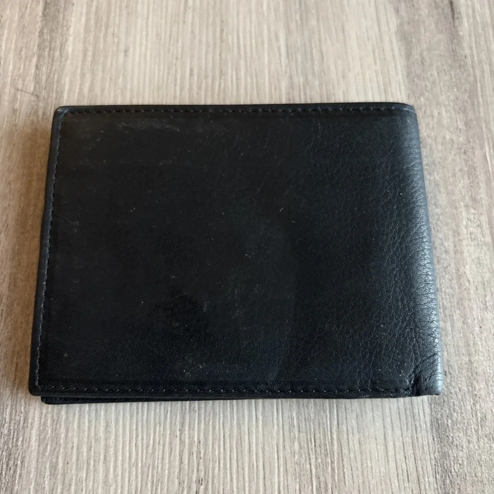 Vintage Dockers Men's Black Full Grain Leather Stitched Wallet Bifold Embossed